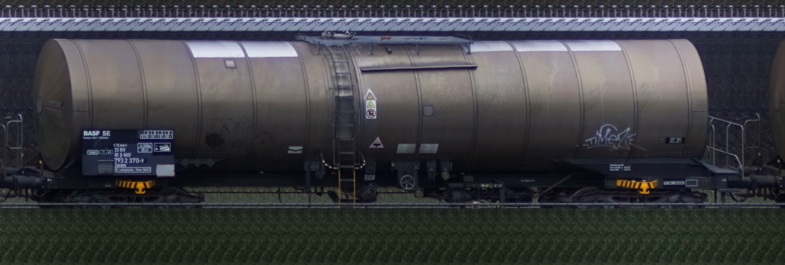 There should be a train photo here :'(