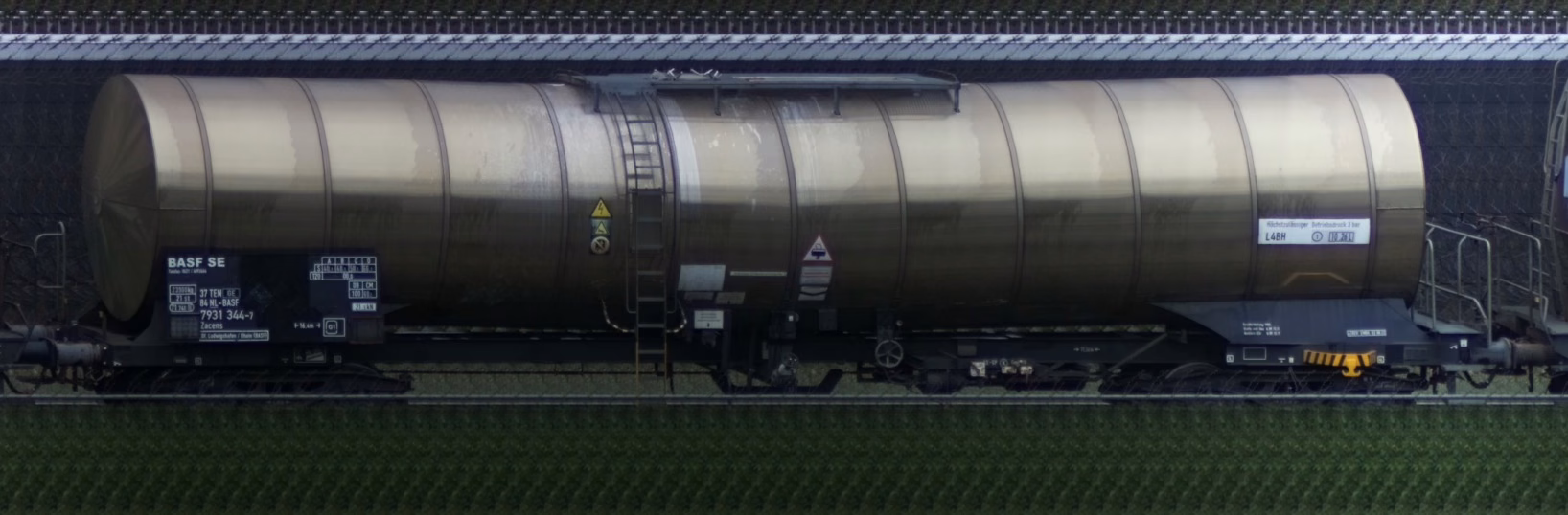 There should be a train photo here :'(