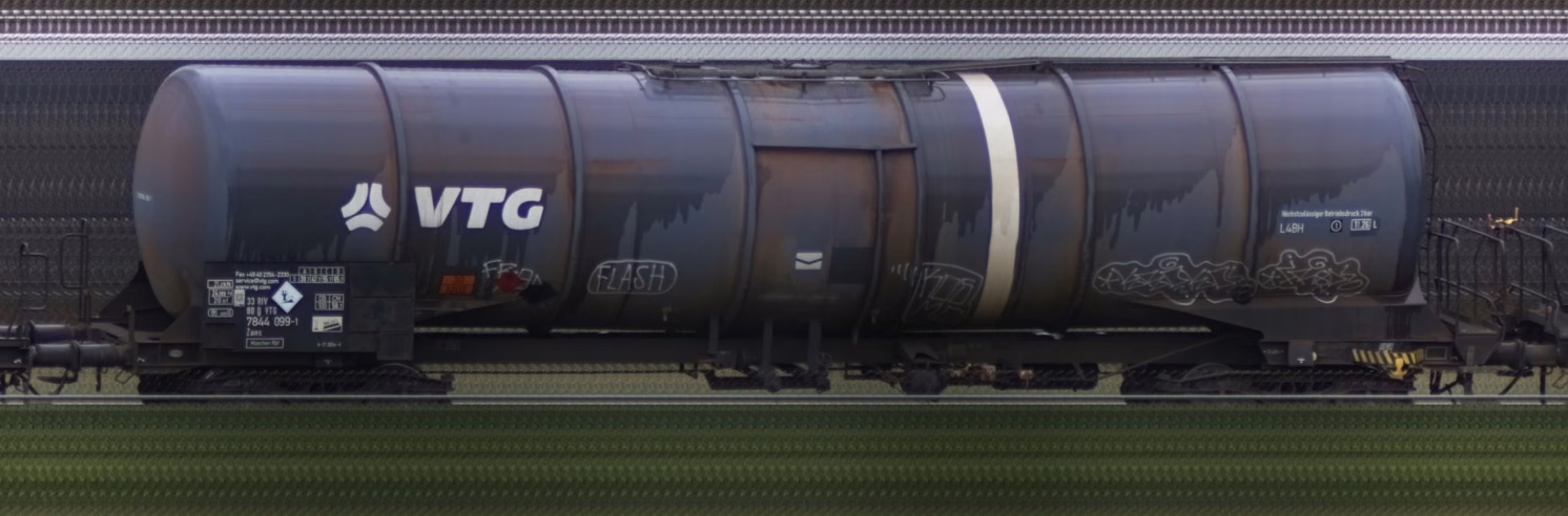There should be a train photo here :'(