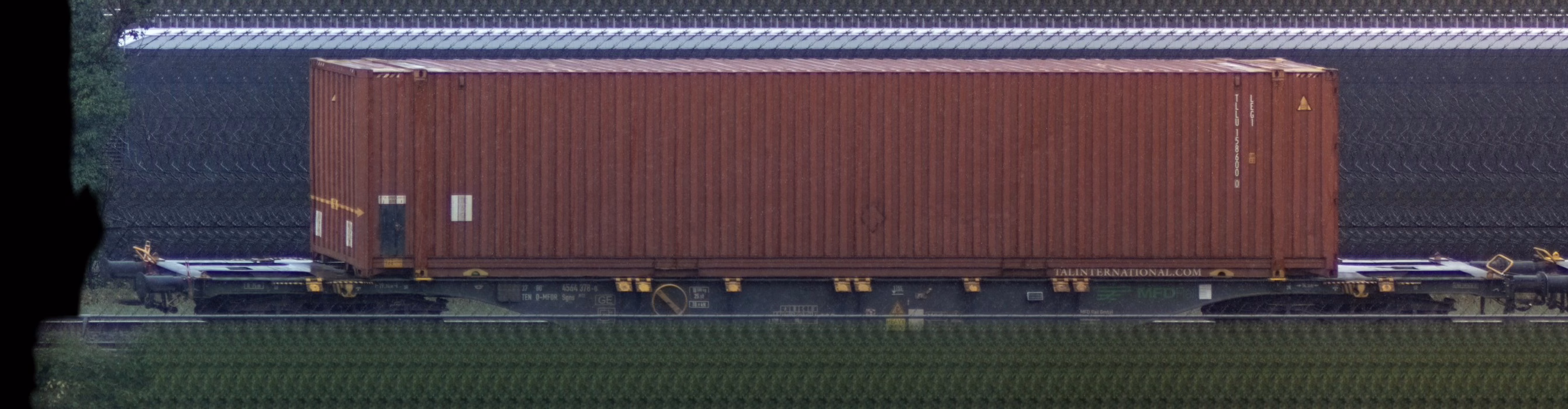 There should be a train photo here :'(