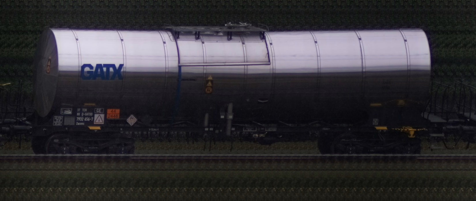 There should be a train photo here :'(