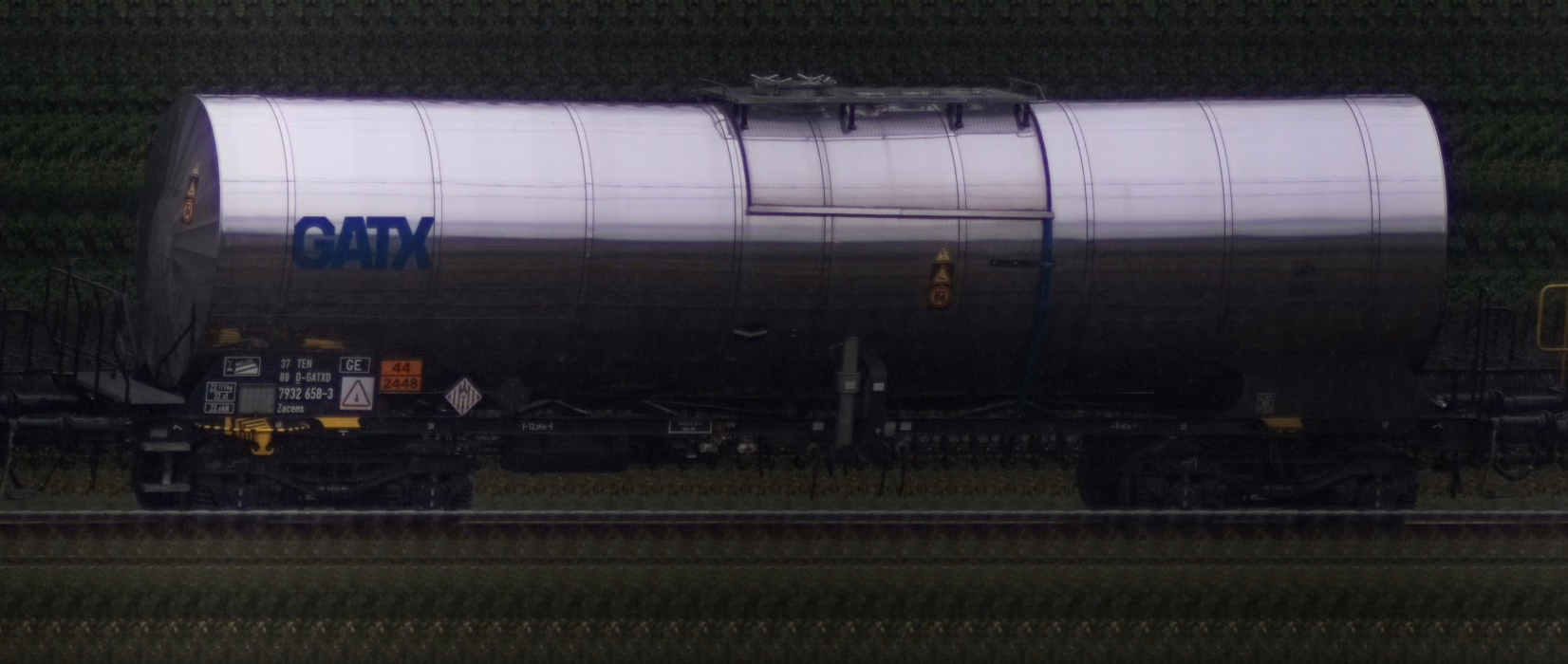 There should be a train photo here :'(