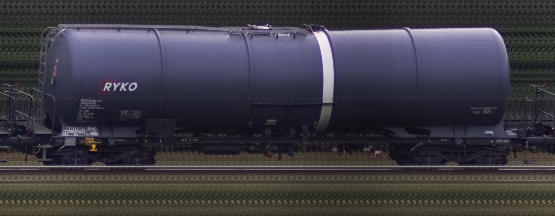 There should be a train photo here :'(
