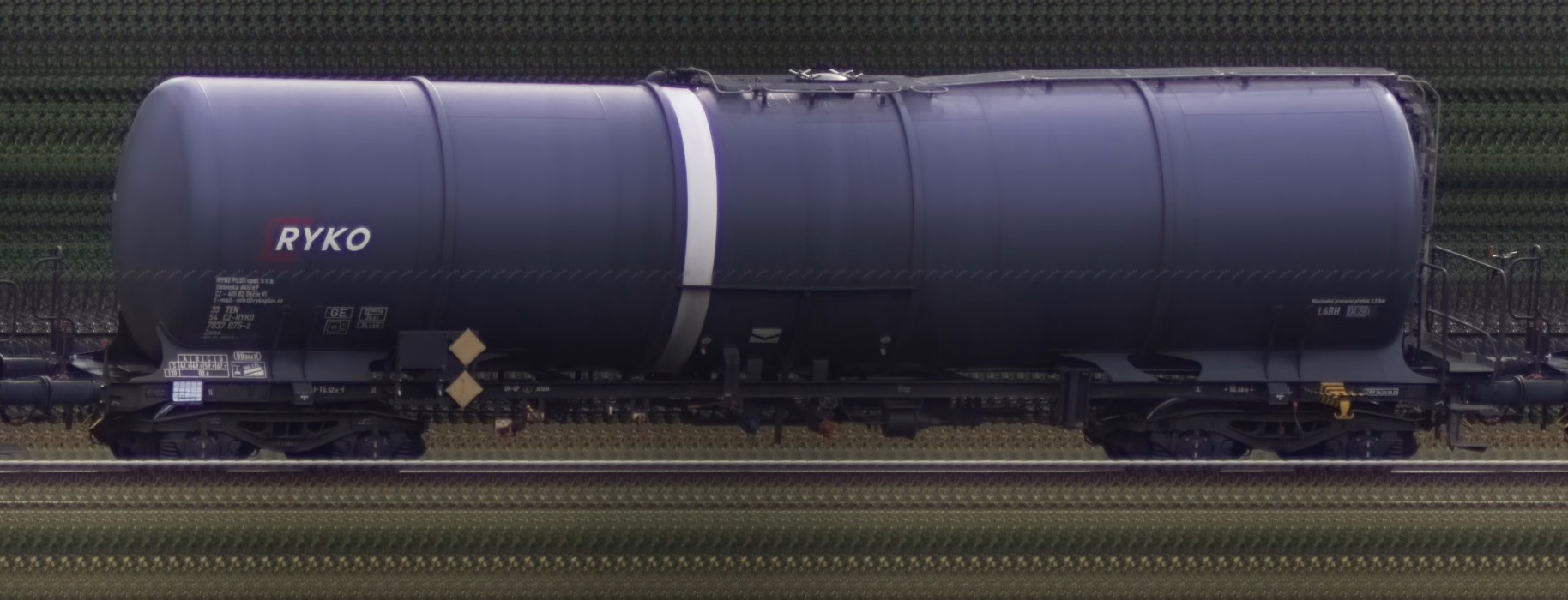 There should be a train photo here :'(
