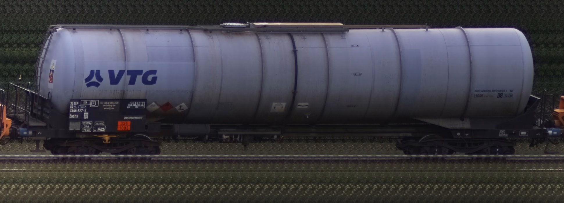 There should be a train photo here :'(