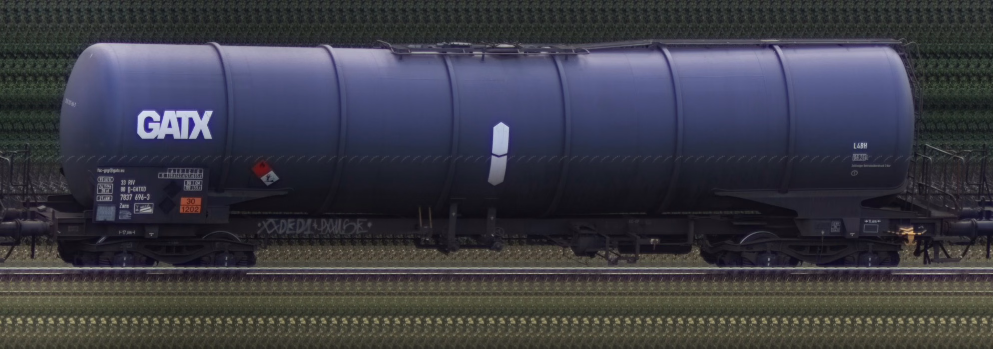 There should be a train photo here :'(