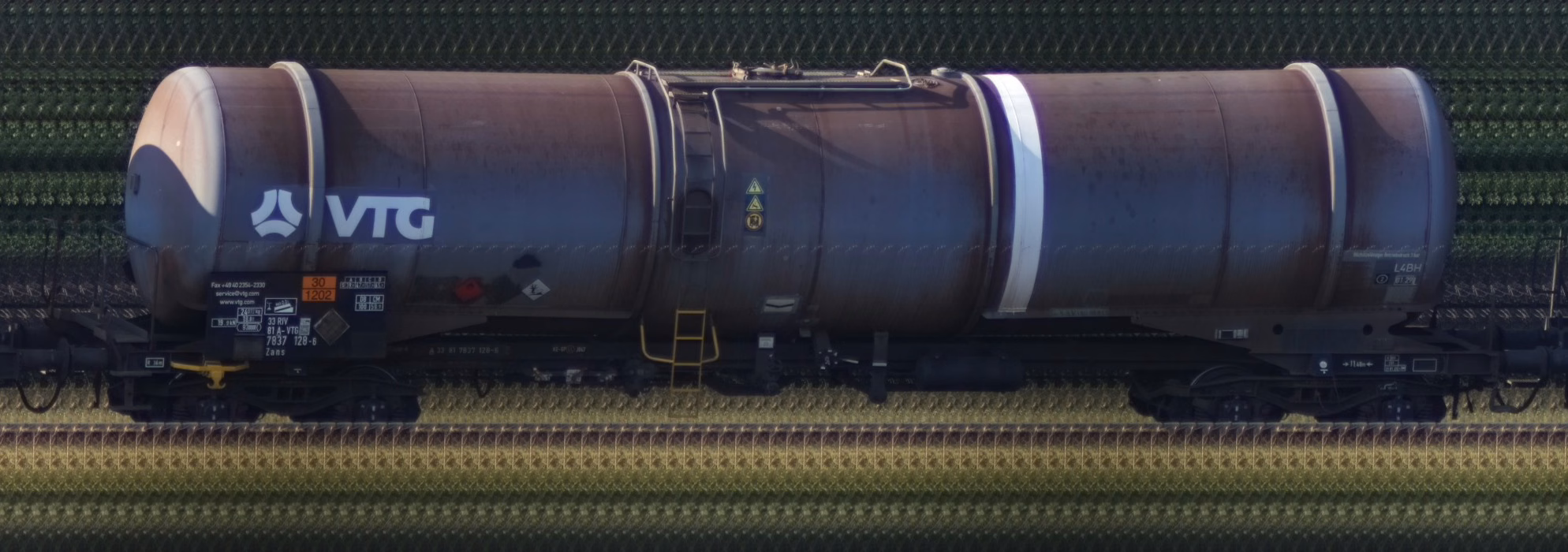 There should be a train photo here :'(