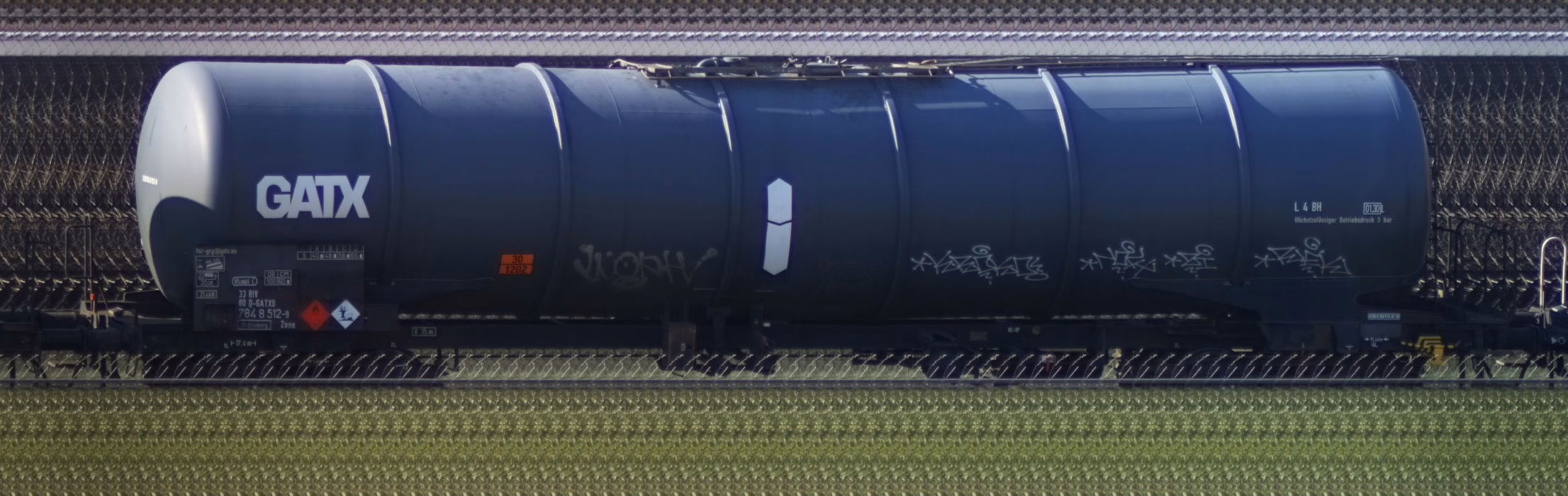 There should be a train photo here :'(