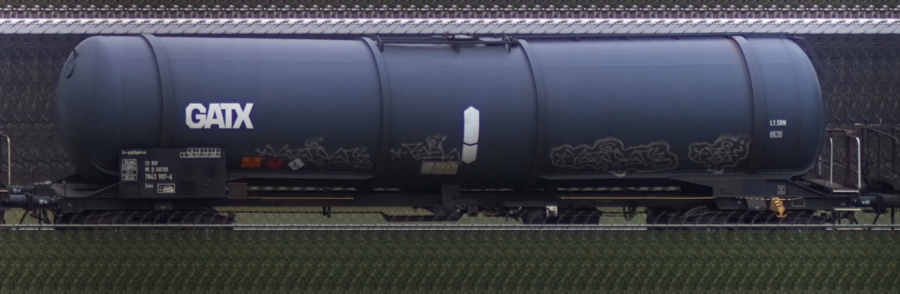 There should be a train photo here :'(