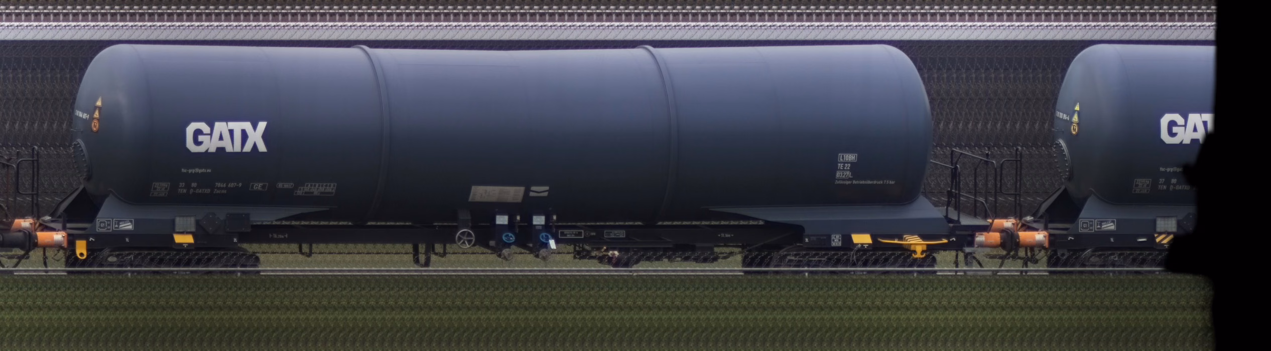 There should be a train photo here :'(