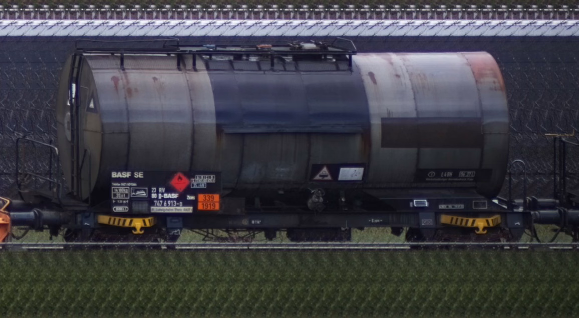 There should be a train photo here :'(