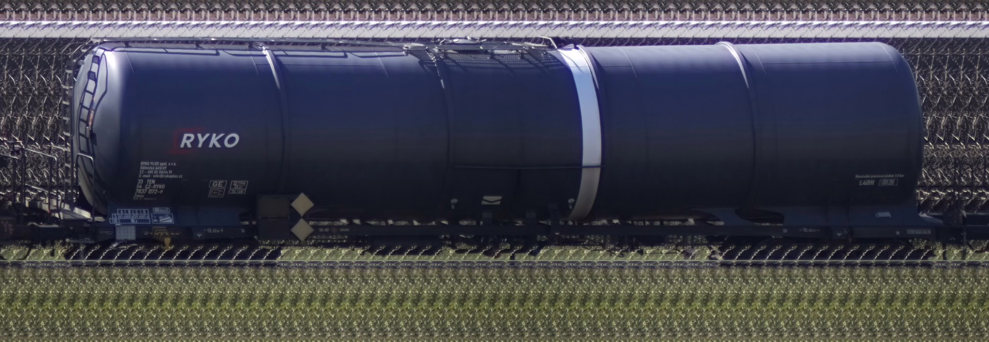 There should be a train photo here :'(