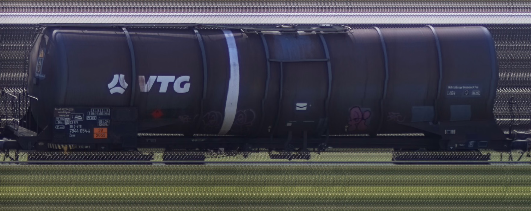 There should be a train photo here :'(