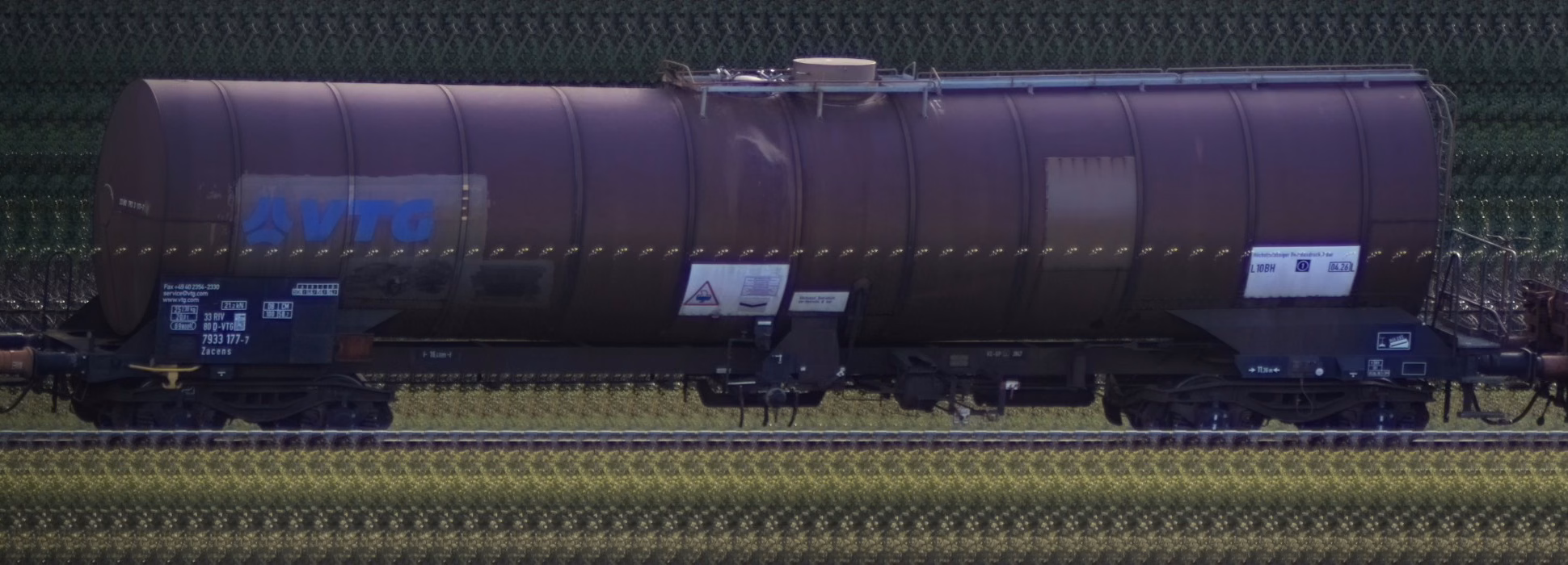There should be a train photo here :'(