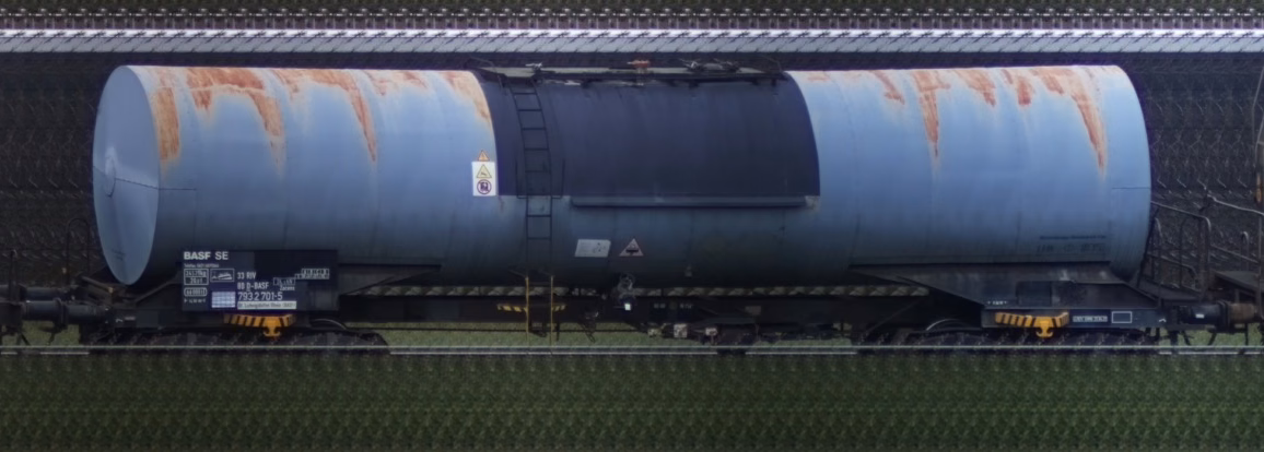 There should be a train photo here :'(
