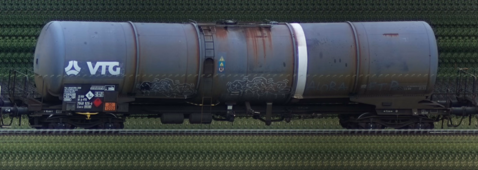 There should be a train photo here :'(