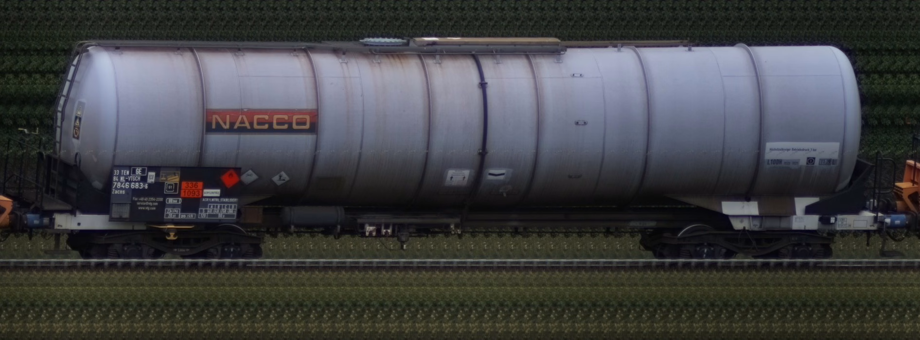 There should be a train photo here :'(