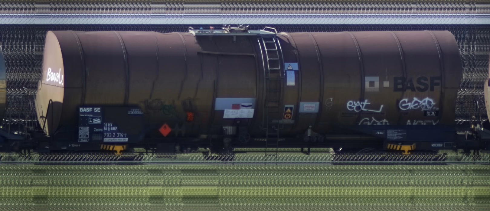 There should be a train photo here :'(