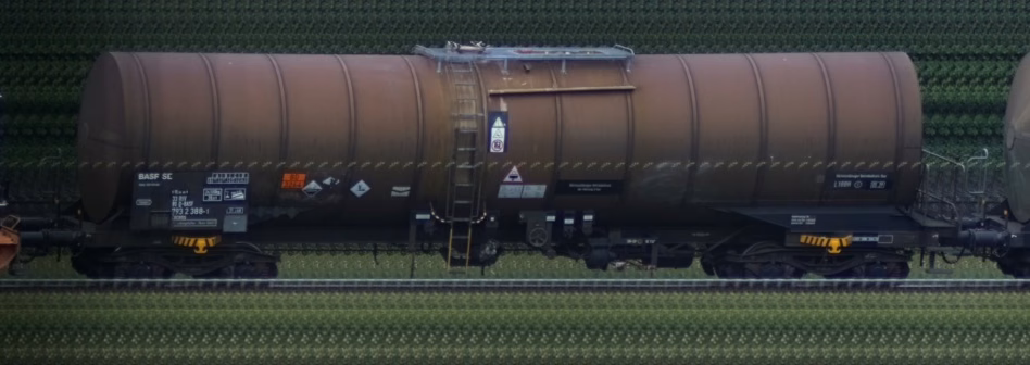 There should be a train photo here :'(