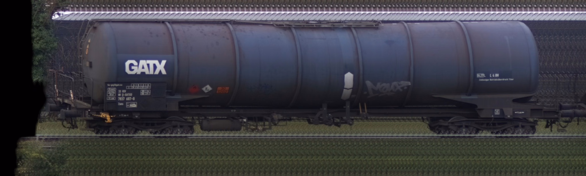 There should be a train photo here :'(