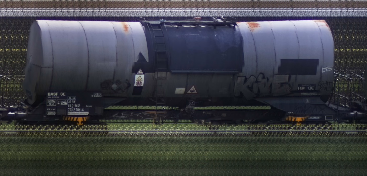There should be a train photo here :'(