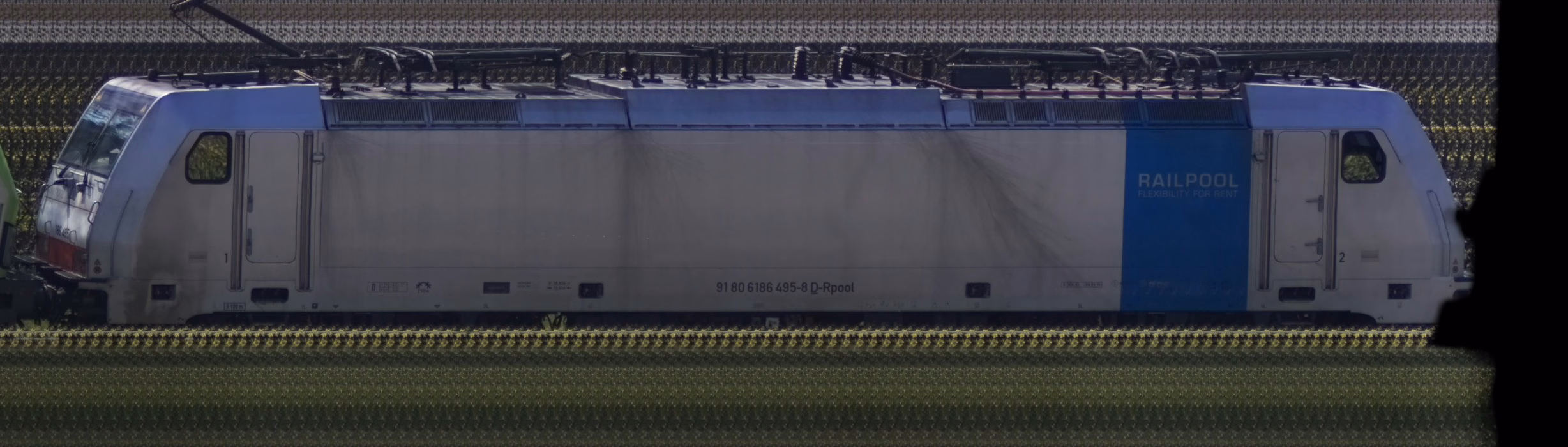 There should be a train photo here :'(