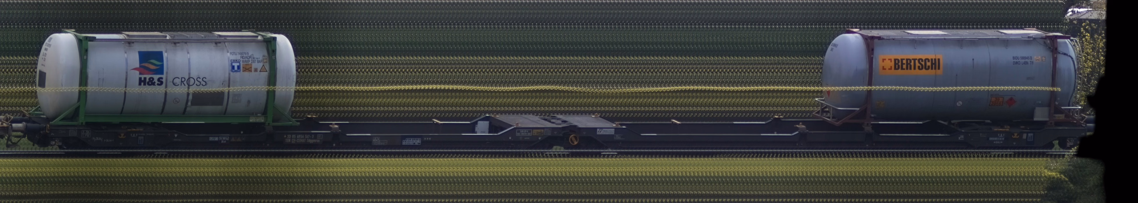 There should be a train photo here :'(