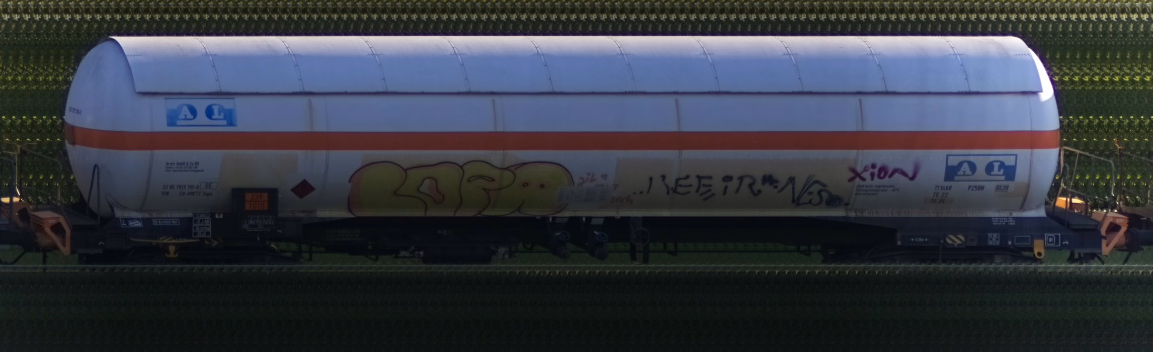 There should be a train photo here :'(