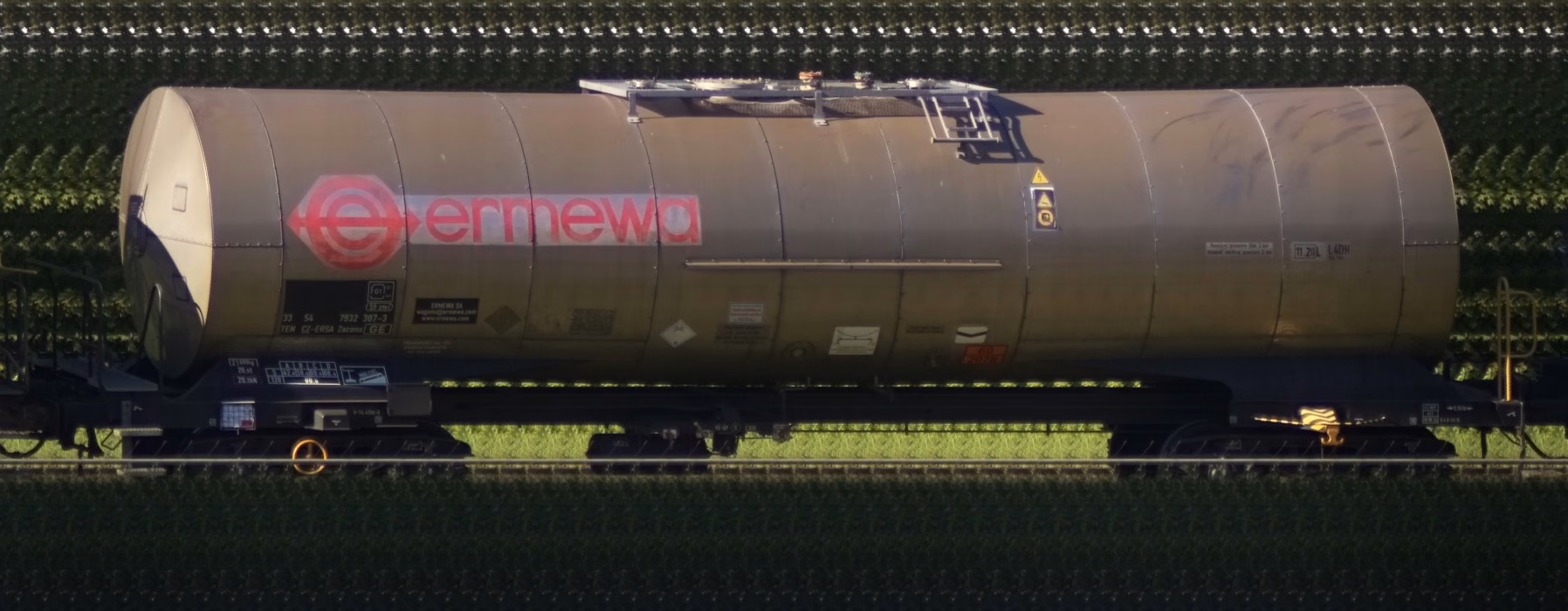 There should be a train photo here :'(