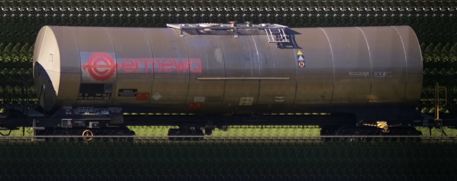There should be a train photo here :'(