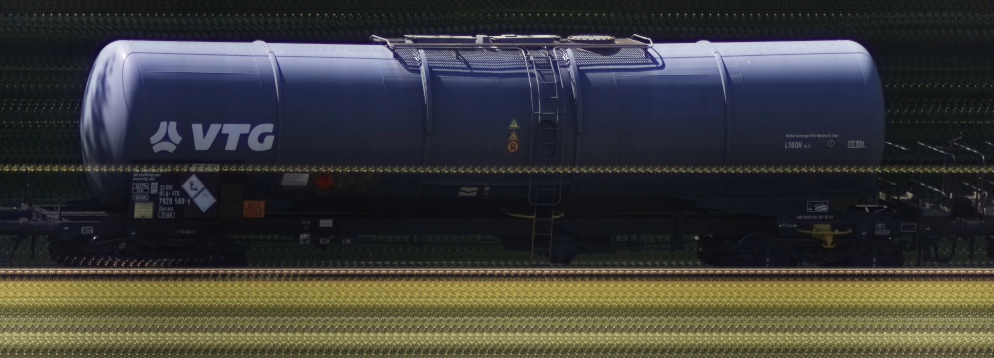 There should be a train photo here :'(