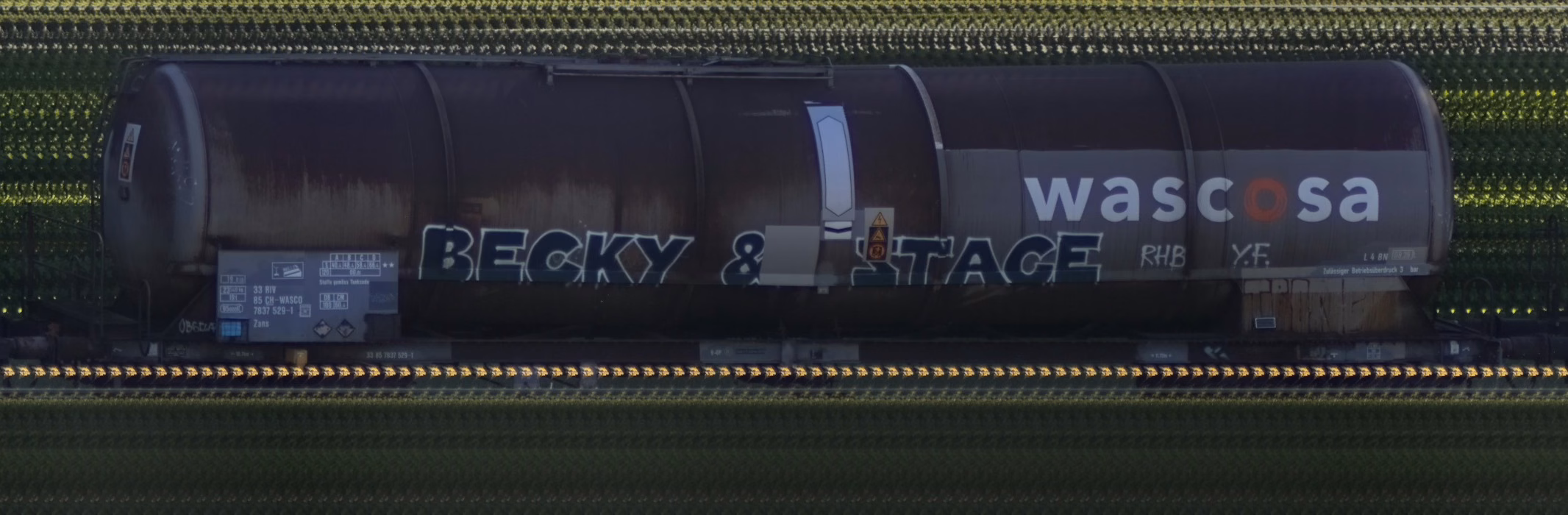 There should be a train photo here :'(