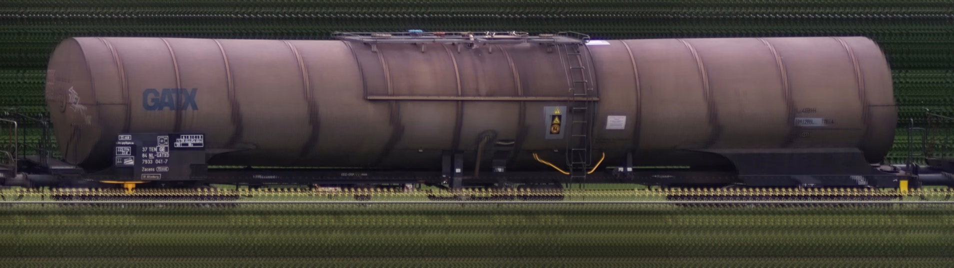 There should be a train photo here :'(