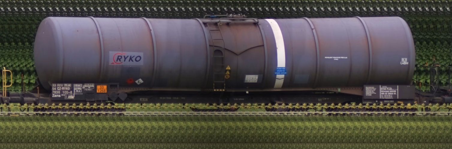 There should be a train photo here :'(