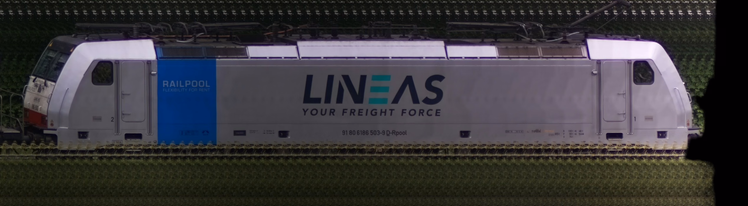 There should be a train photo here :'(