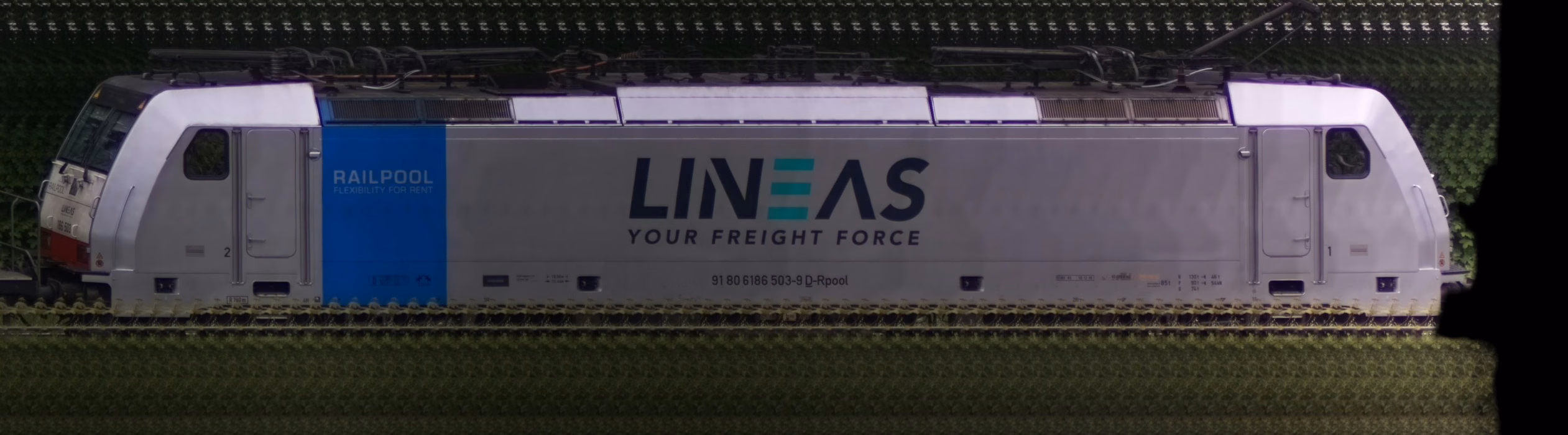 There should be a train photo here :'(