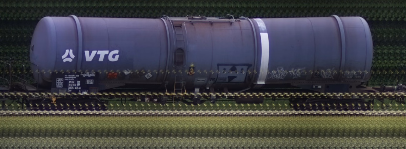 There should be a train photo here :'(