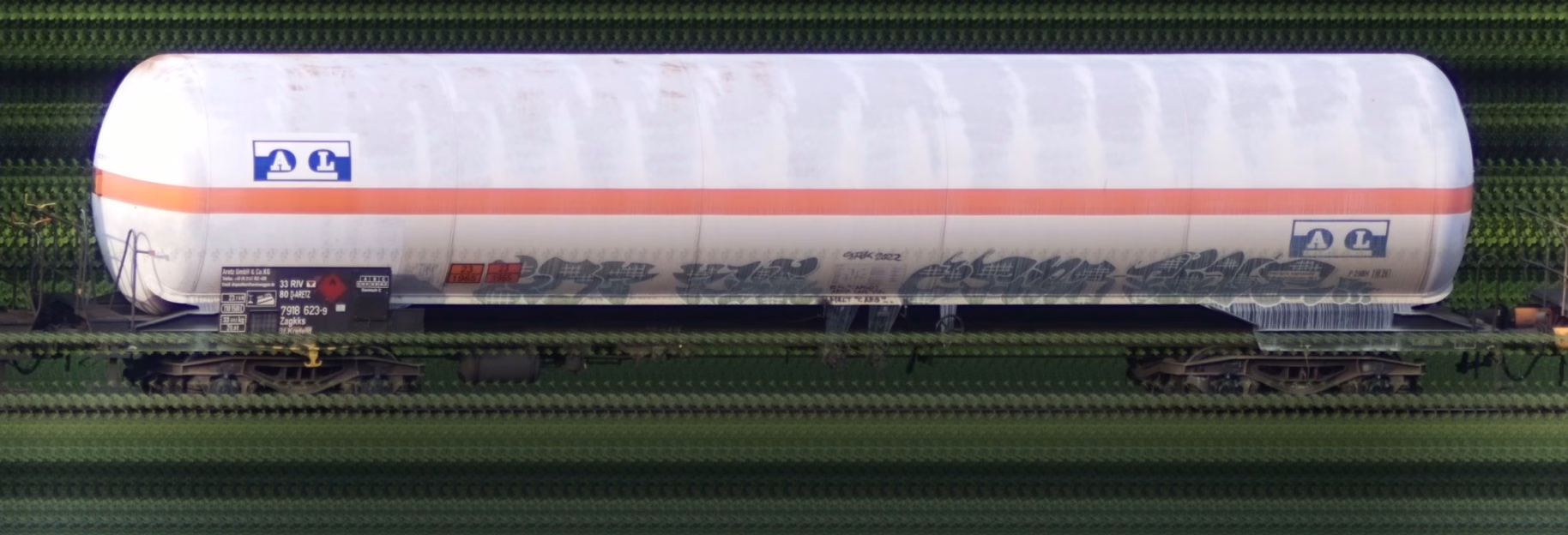 There should be a train photo here :'(