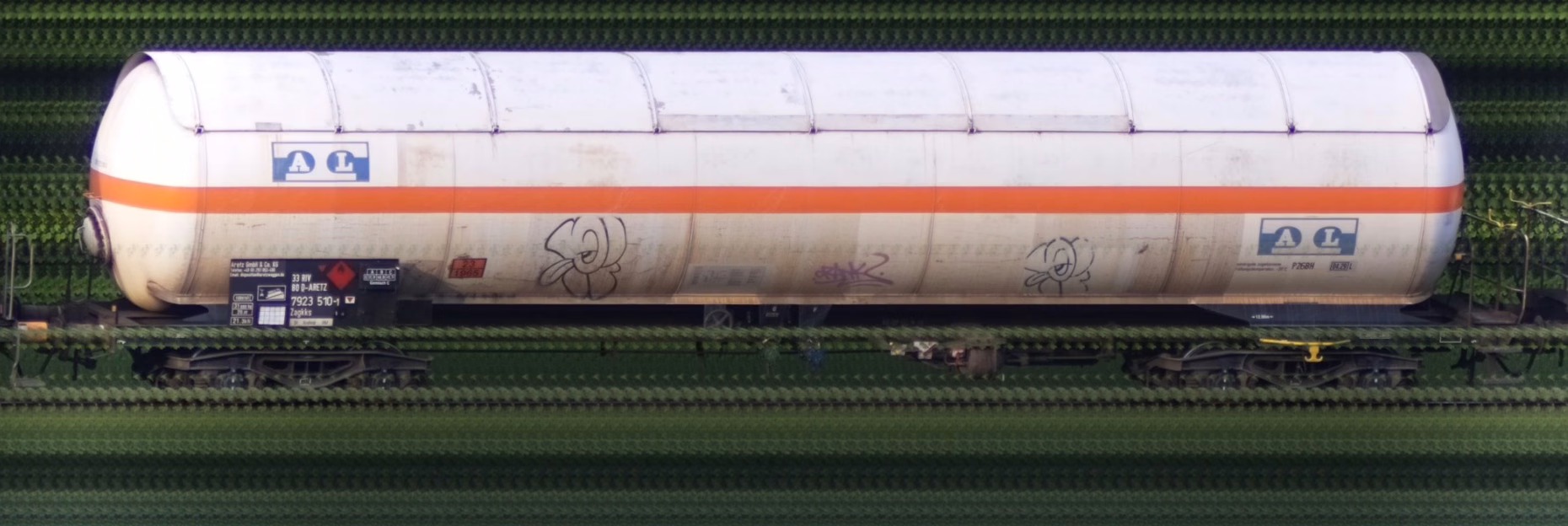 There should be a train photo here :'(