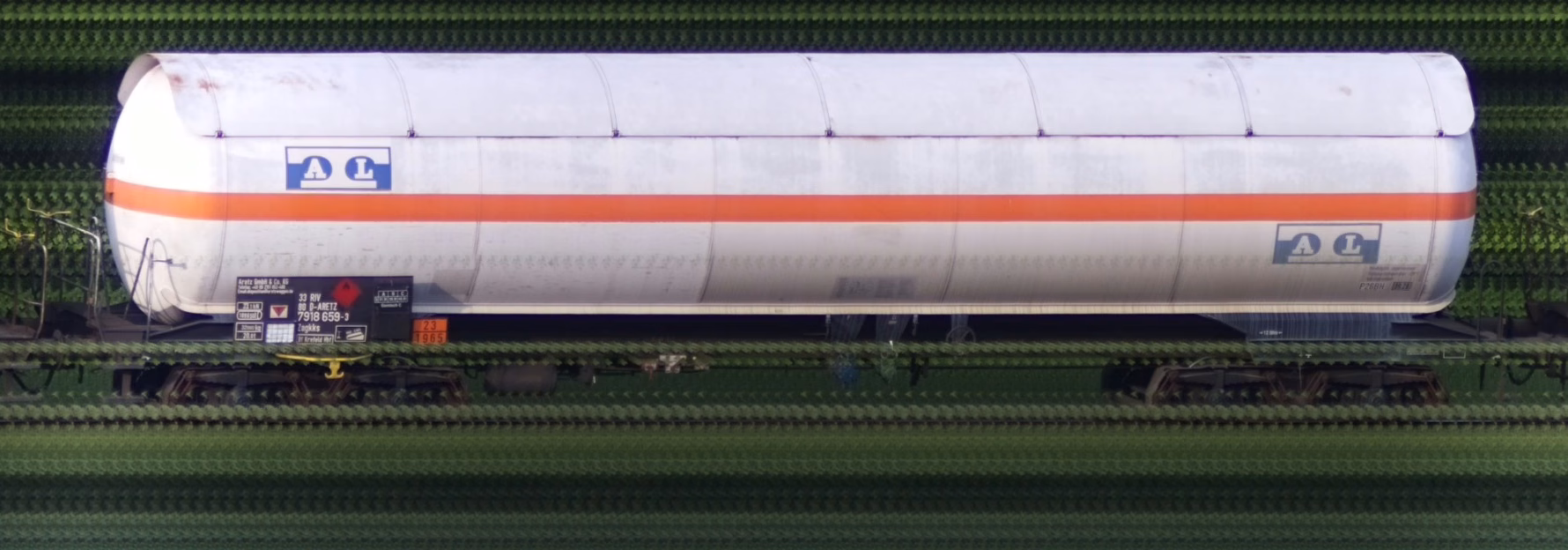 There should be a train photo here :'(
