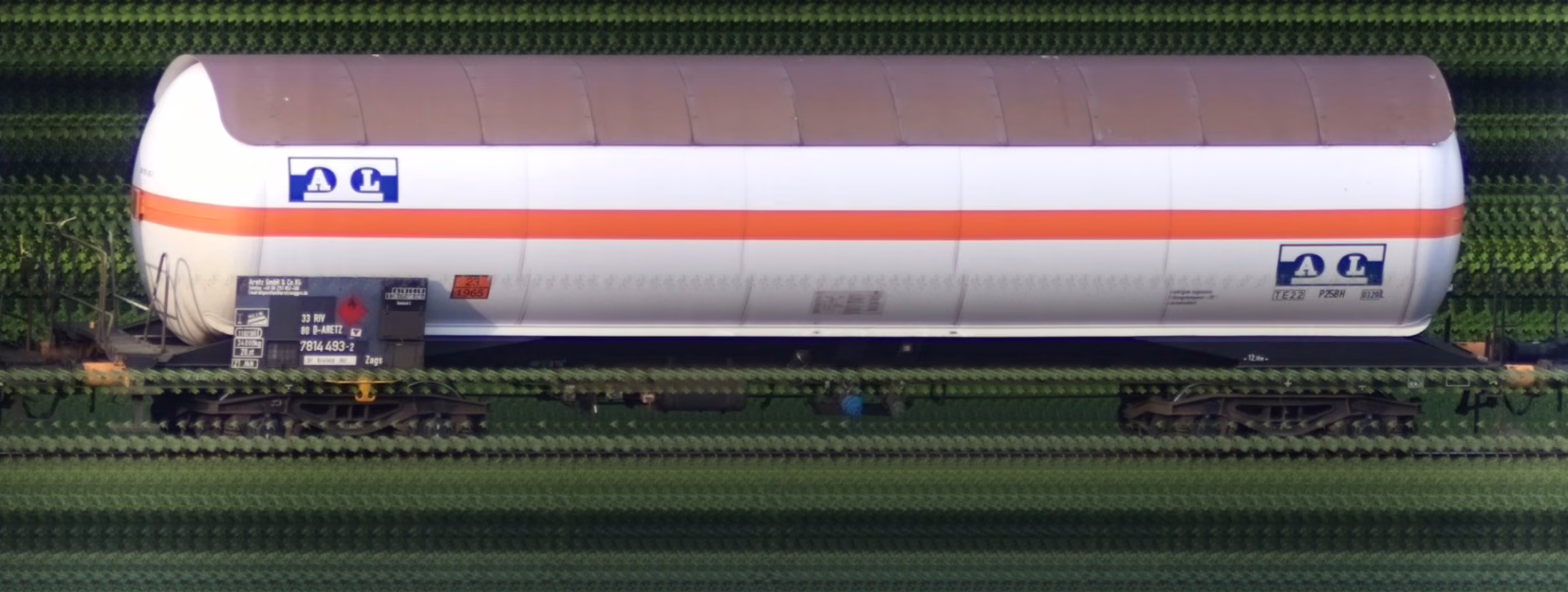 There should be a train photo here :'(