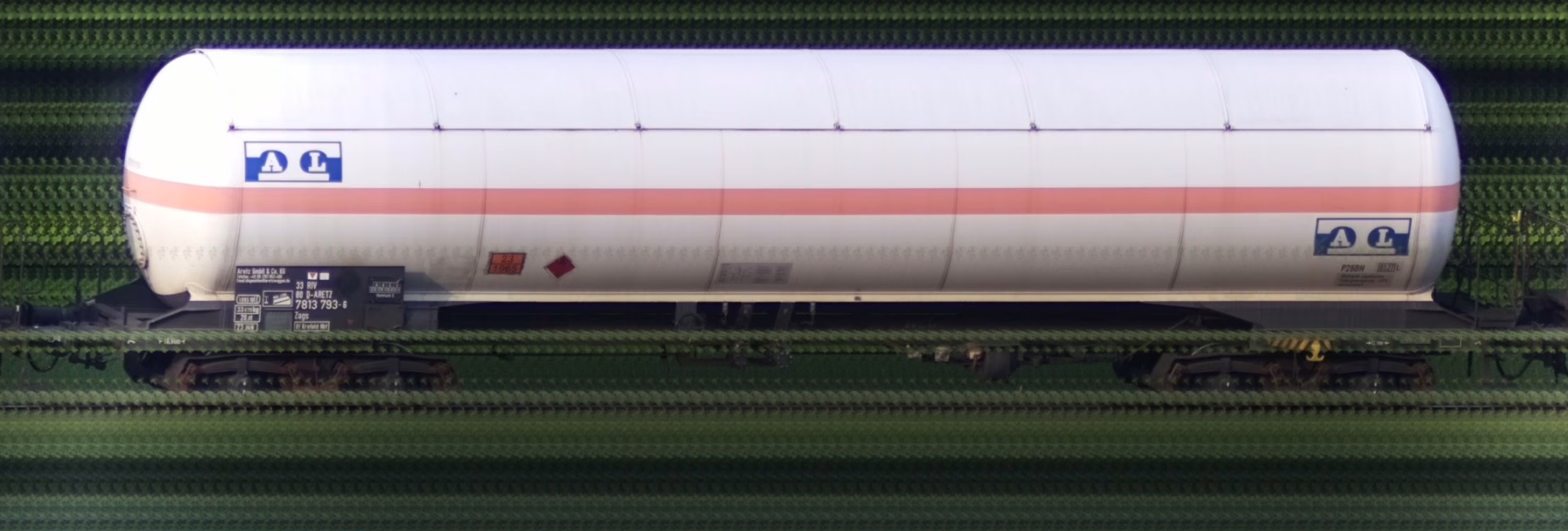 There should be a train photo here :'(