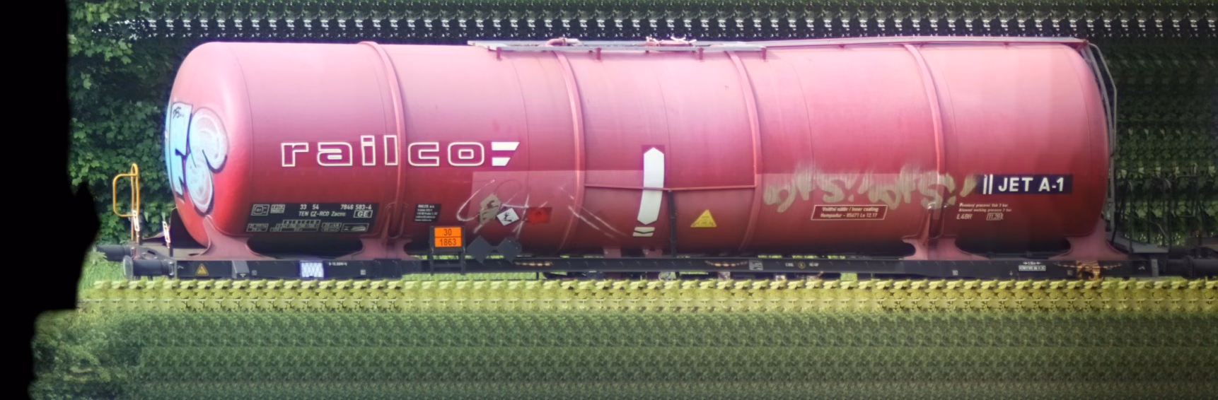 There should be a train photo here :'(