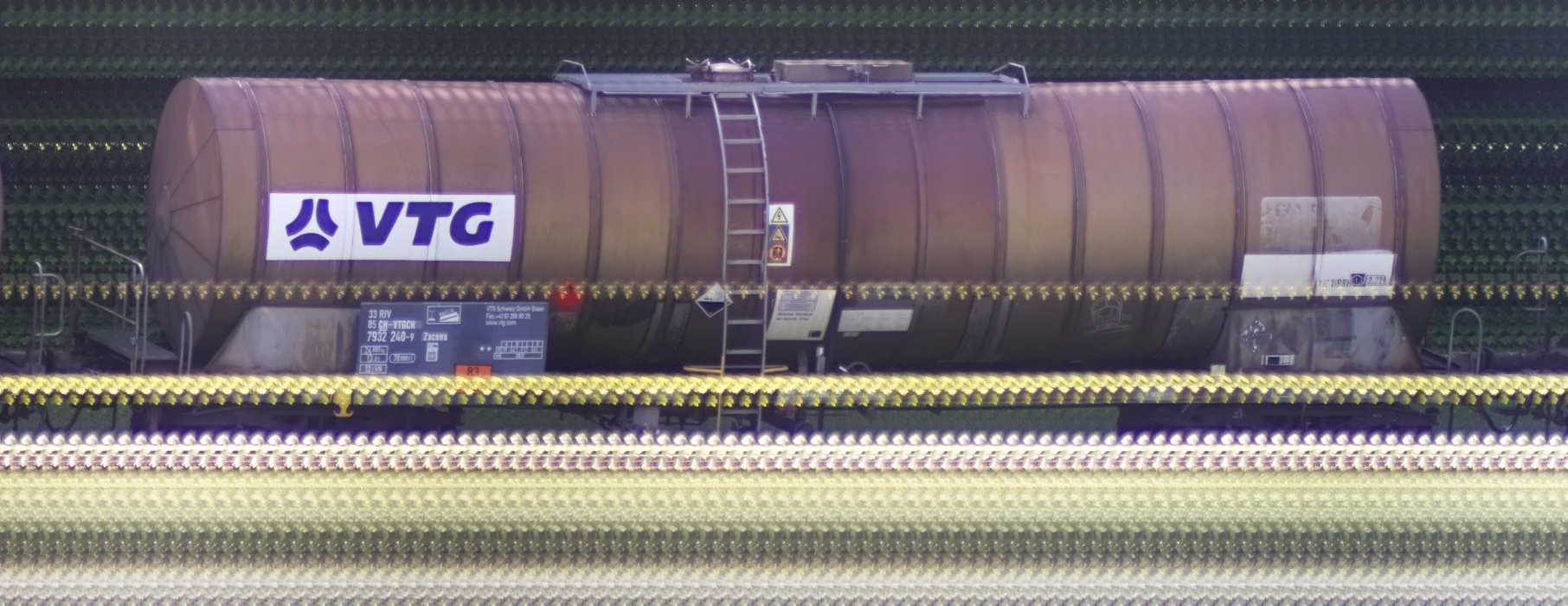 There should be a train photo here :'(