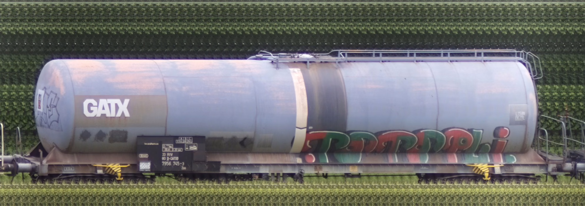 There should be a train photo here :'(