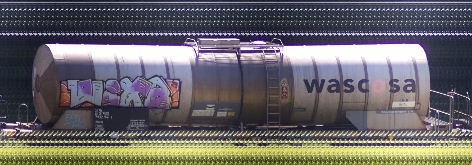 There should be a train photo here :'(
