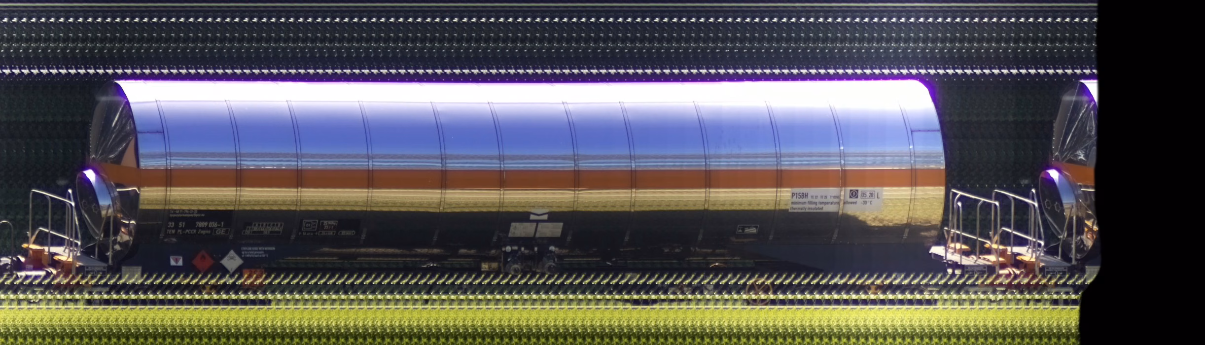 There should be a train photo here :'(