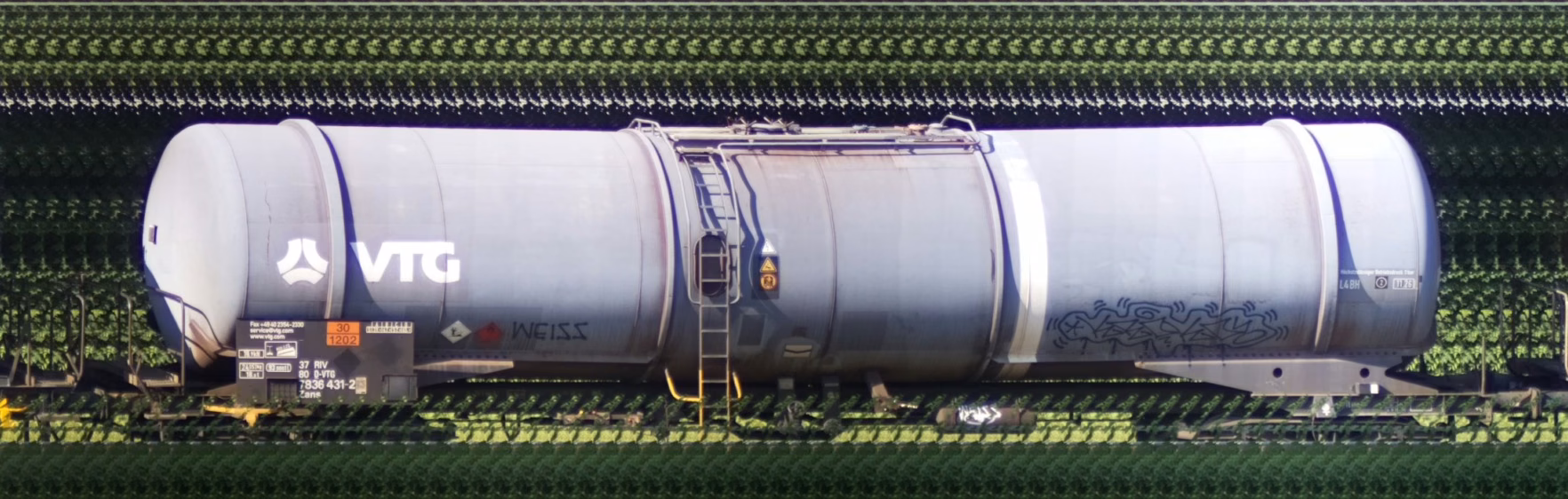 There should be a train photo here :'(