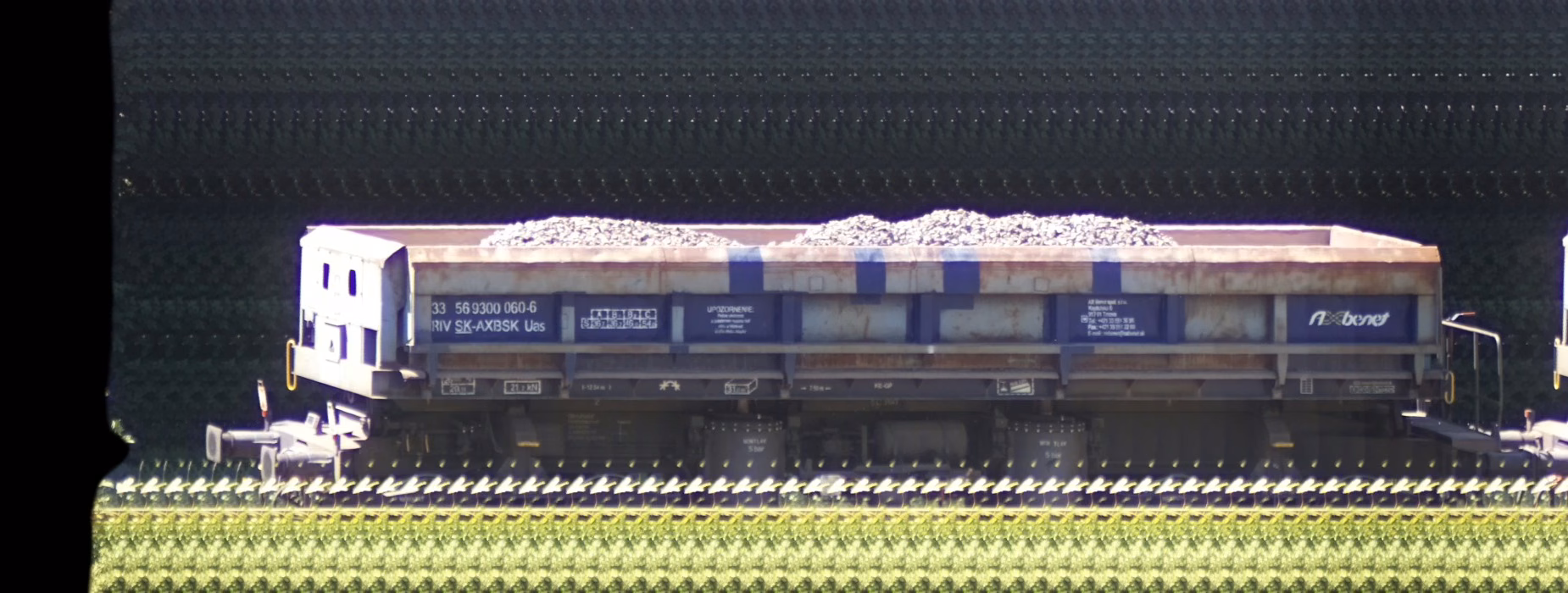 There should be a train photo here :'(