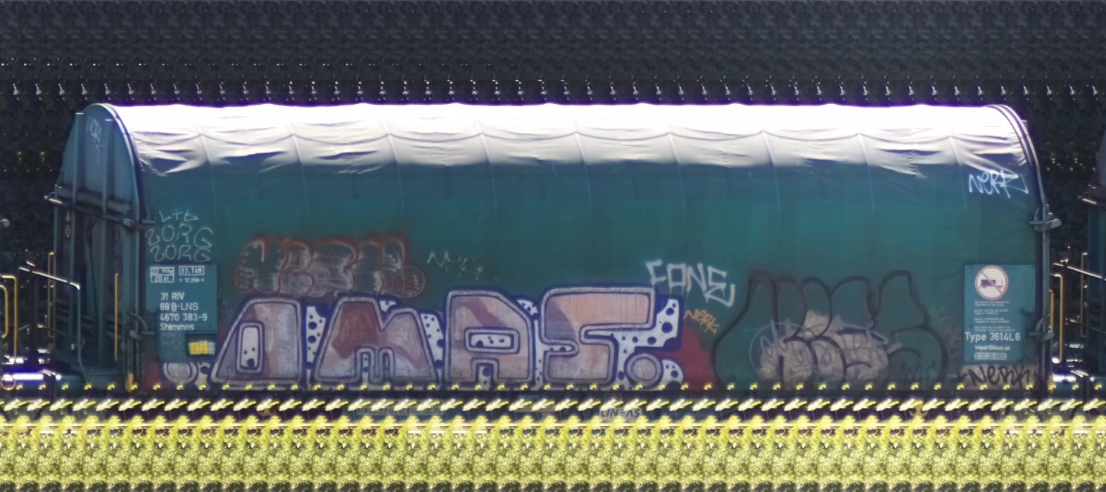 There should be a train photo here :'(